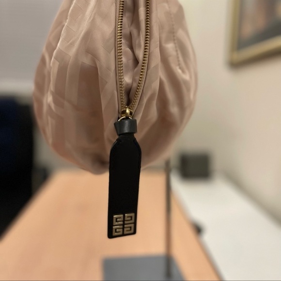 ❤️‍🔥 Givenchy hobo bag ✨immaculate✨ - Picture 9 of 11